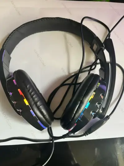 Auriculares gaming con luces RGB - miniatura 1
