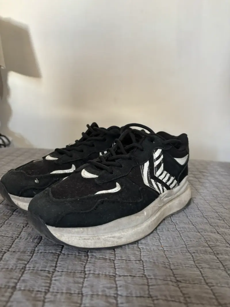 Zapatillas negras deportivas