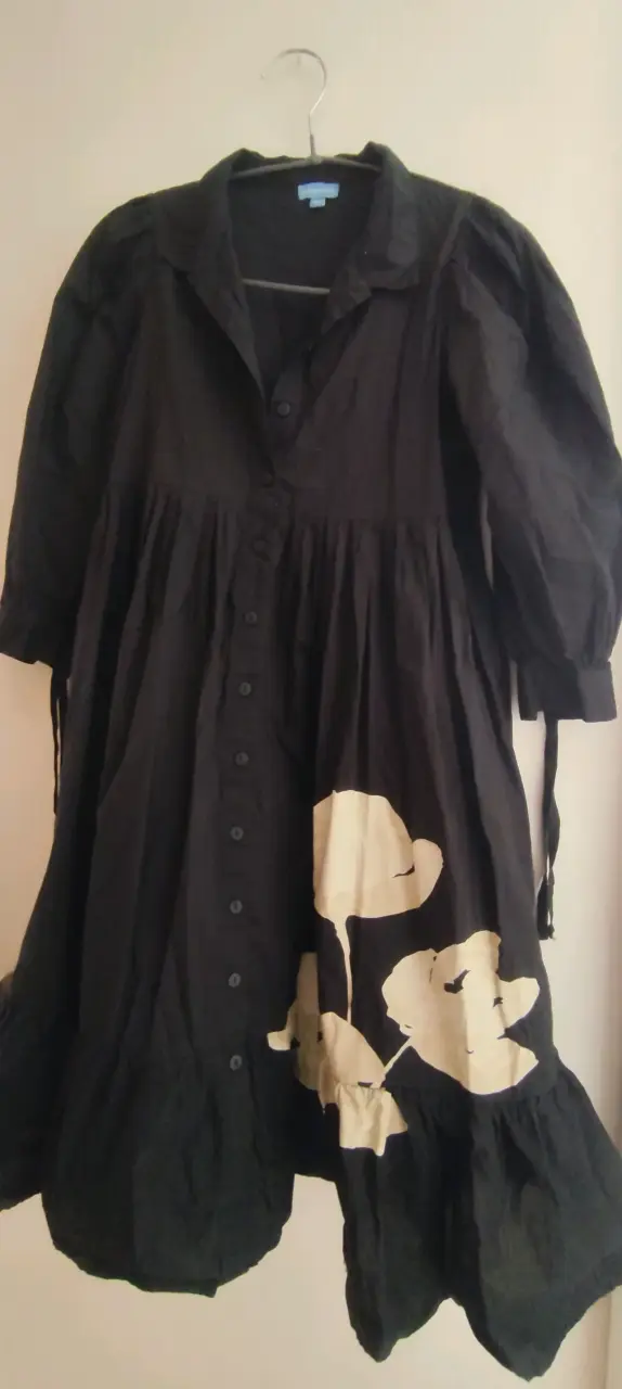 Vestido negro con flores - 3