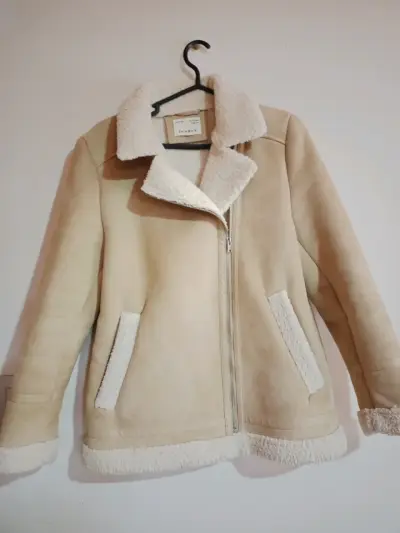 Chaqueta negra con cierre - miniatura 3