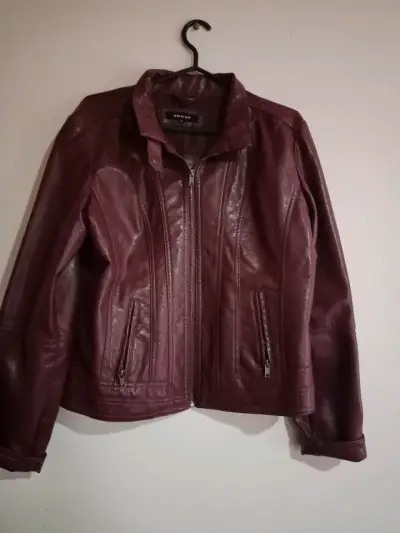 Chaqueta negra con cierre - miniatura 5