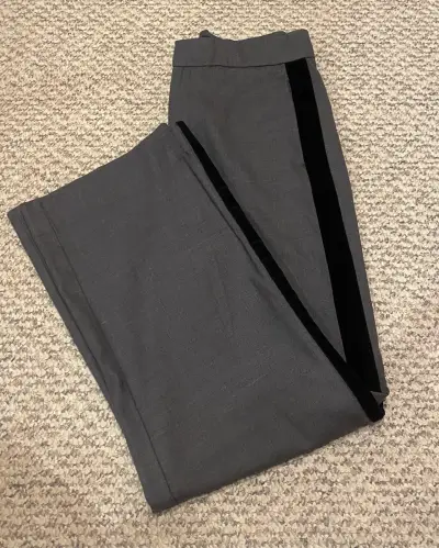 Pantalón gris con cinta negra - miniatura 1