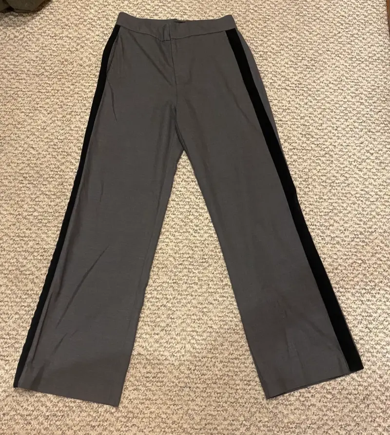 Pantalón gris con cinta negra - 2