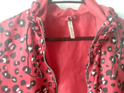Chaqueta roja estampado leopardo - miniatura 4