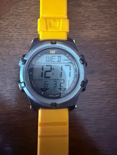 Reloj digital CAT amarillo - miniatura 1