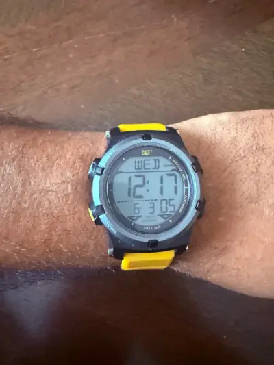 Reloj digital CAT amarillo - miniatura 2