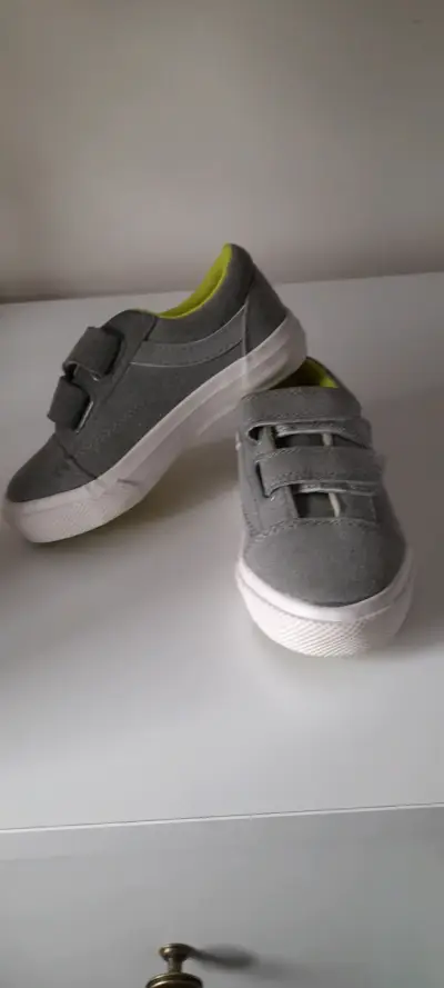 Zapatillas grises para niño - miniatura 2