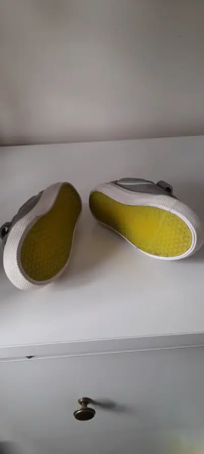 Zapatillas grises para niño - miniatura 3