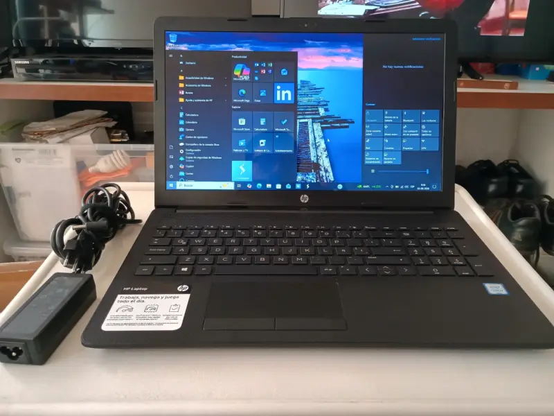 Laptop HP con cargador 15" - 2