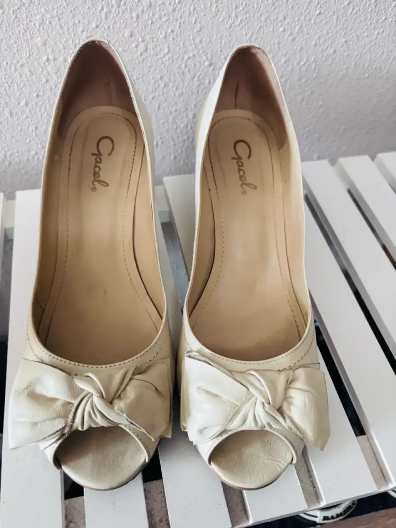 Tacones beige con lazo - 1