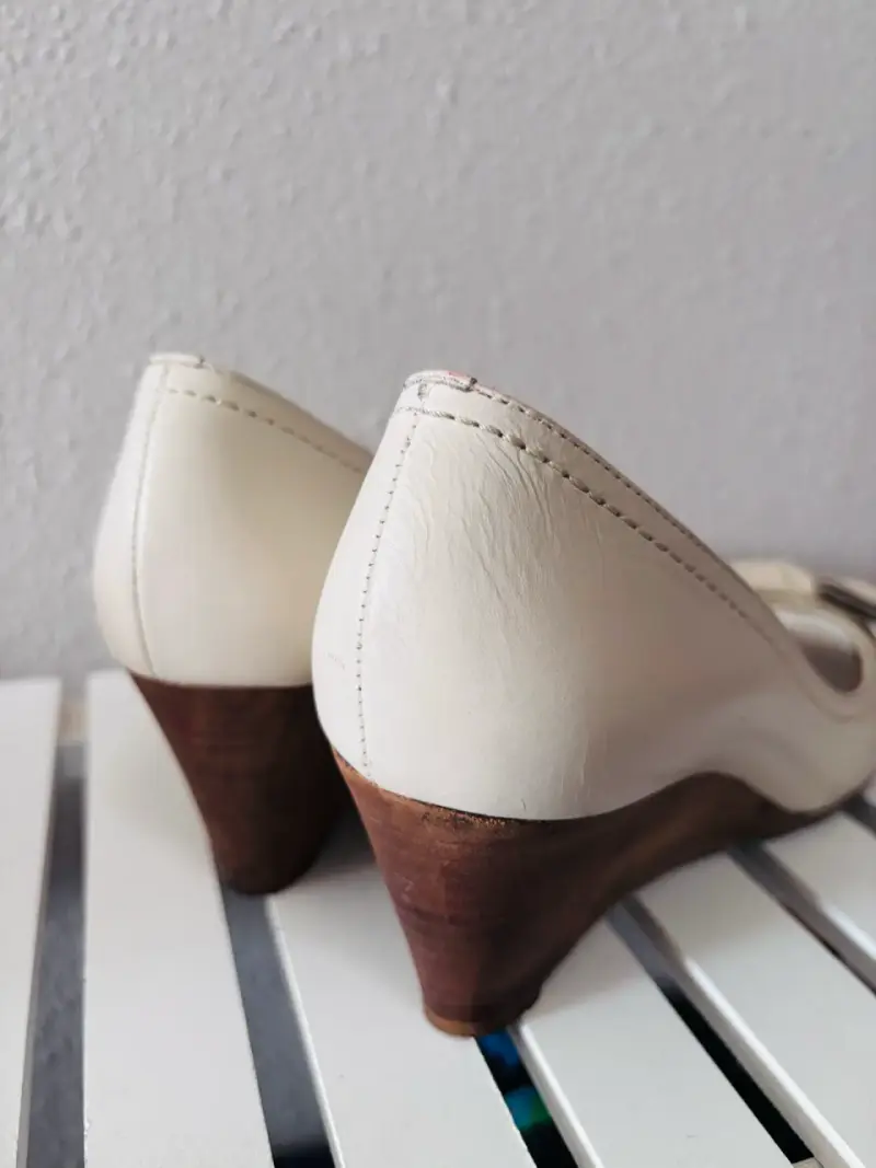 Tacones beige con lazo - 3