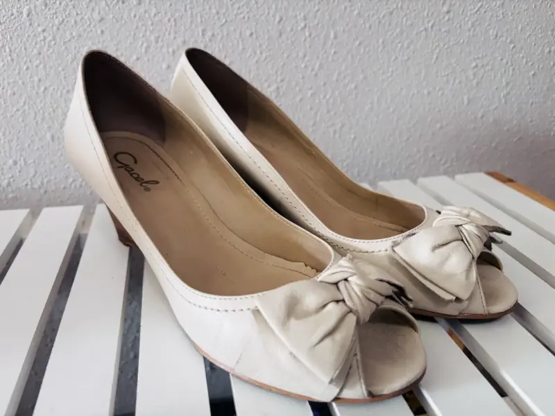 Tacones beige con lazo - 6