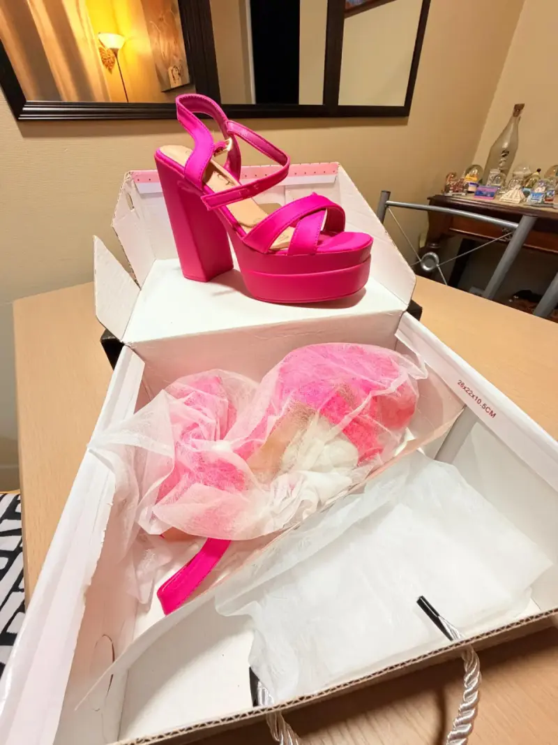 Sandalias taco alto fucsia