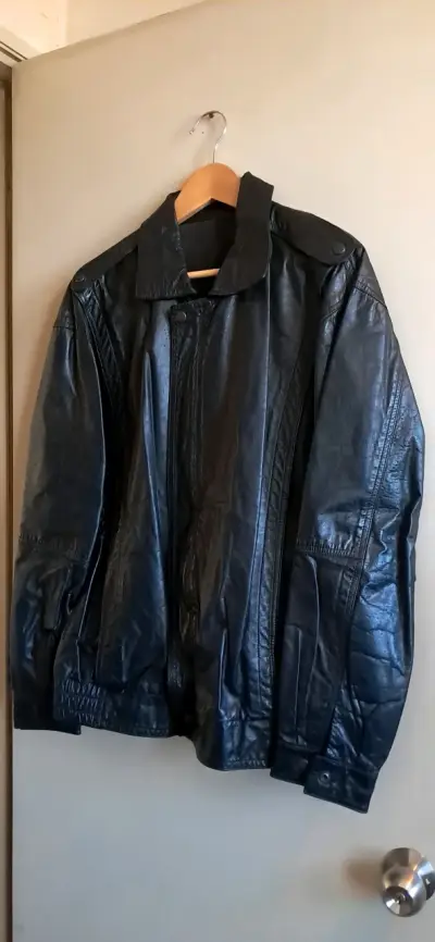 Chaqueta de cuero negra - miniatura 1