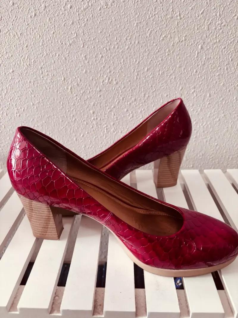 Tacones rojos con textura - 4