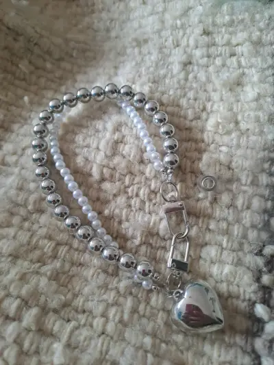 Pulsera de perlas y esferas para celular - miniatura 1