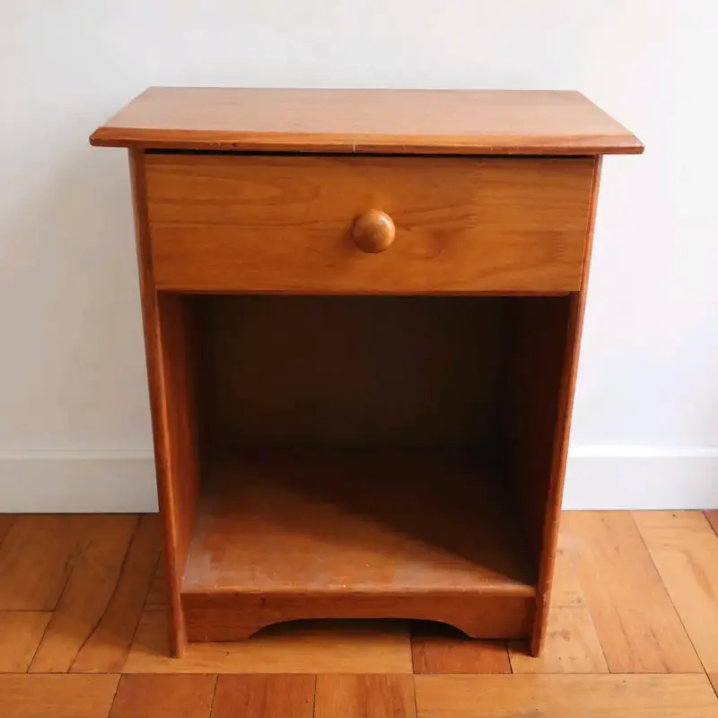 Velador de madera con cajón - 3