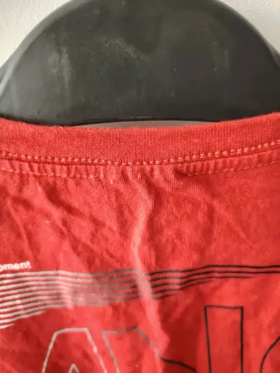 Polera roja con estampado - miniatura 4