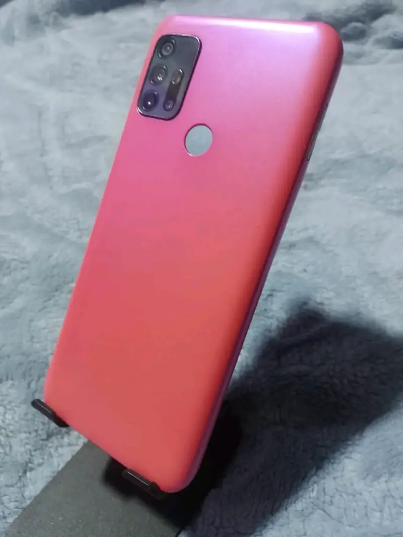 Celular Motorola rojo usado - 2