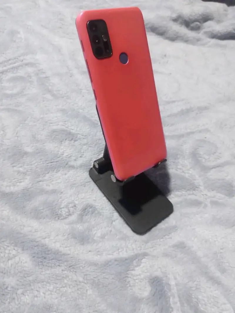 Celular Motorola rojo usado - 3
