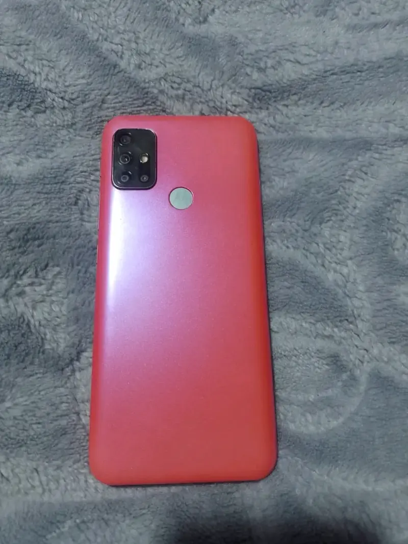 Celular Motorola rojo usado - 4