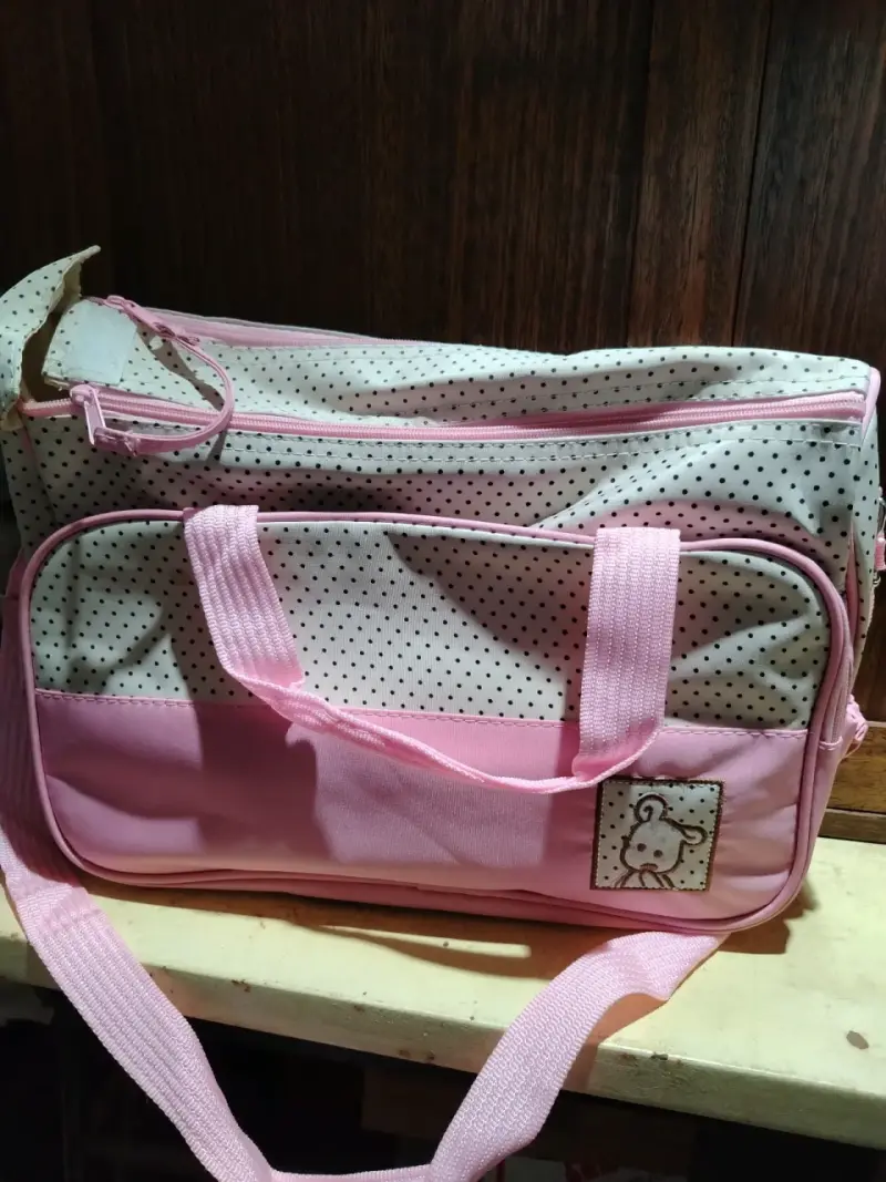 Bolso maternal rosado con lunares - 1