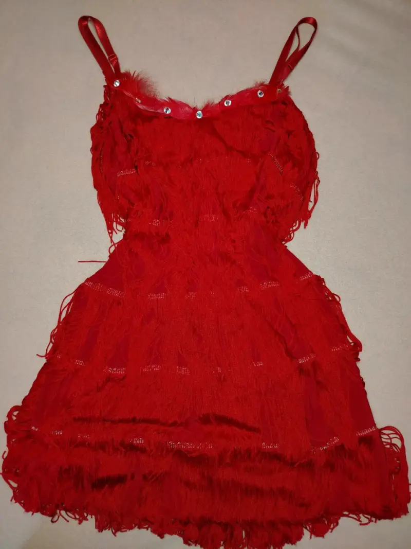 Vestido rojo con flecos
