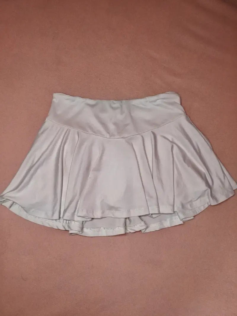 Falda corta blanca