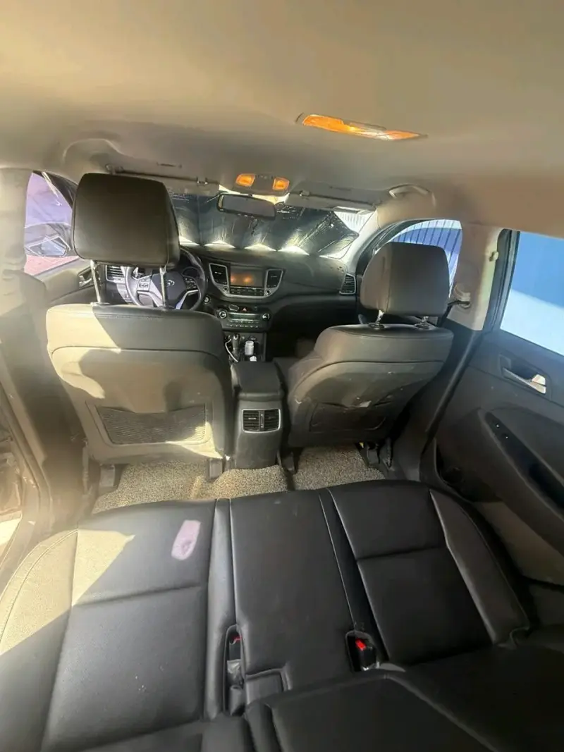 SUV Hyundai Tucson gris 2017 - 3