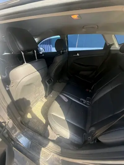 SUV Hyundai Tucson gris 2017 - miniatura 6