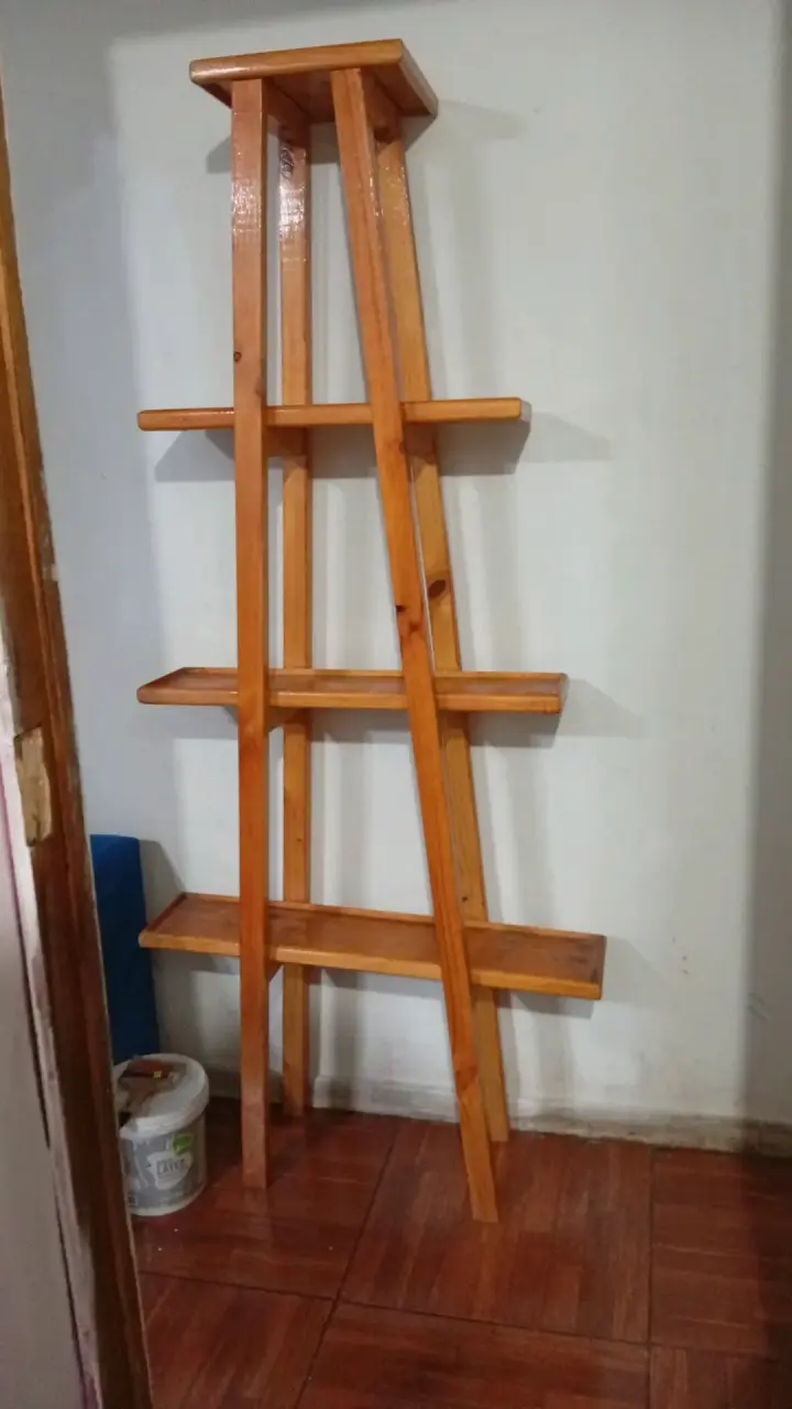 Estante escalera de madera
