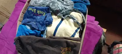 Ropa infantil variada - miniatura 1