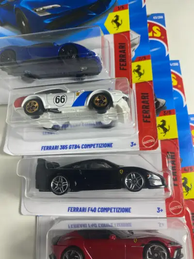 Hot Wheels Ferrari 5/5 - miniatura 4