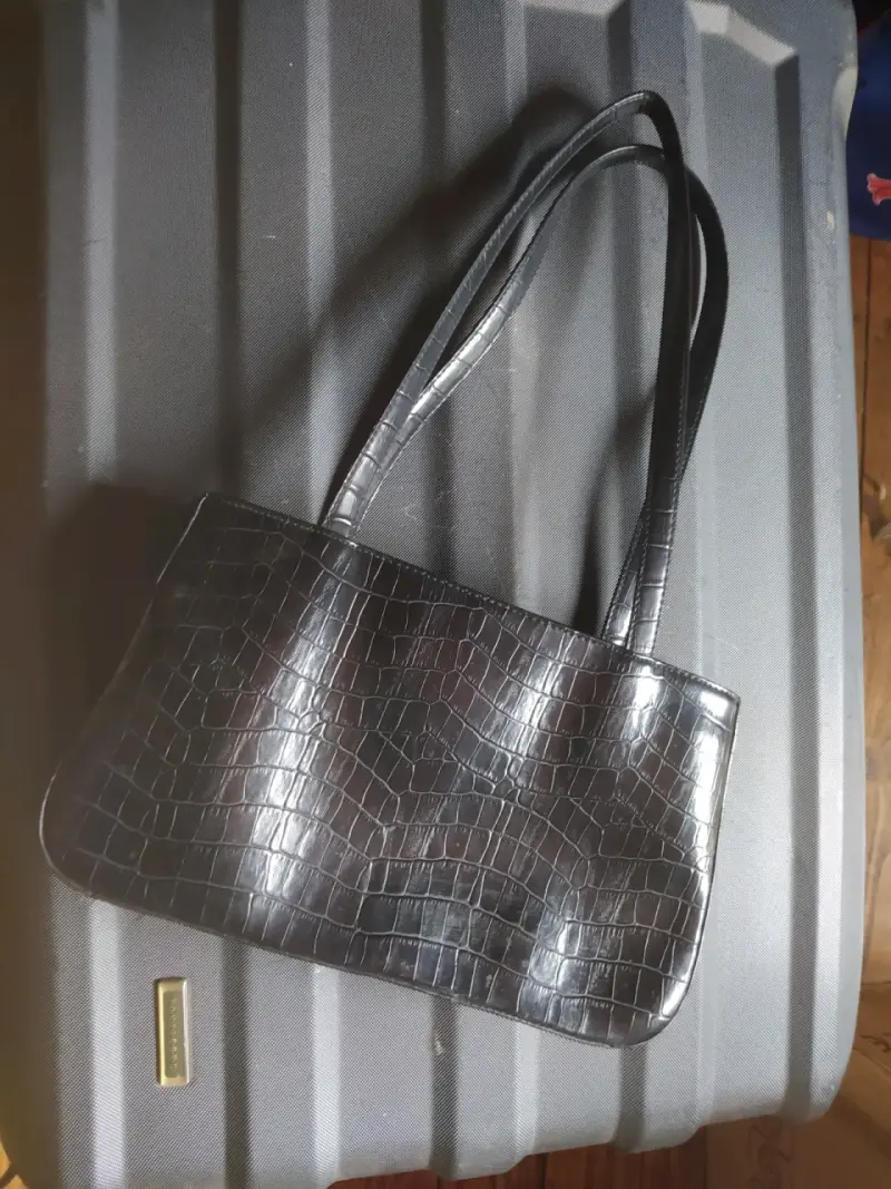 Cartera negra texturizada Basement venta garage - 1