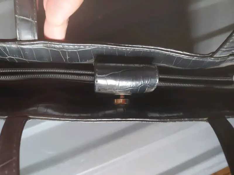 Cartera negra texturizada Basement venta garage - 3
