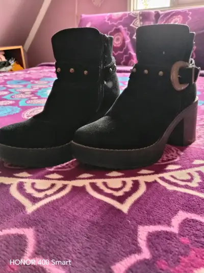 Botines negros con hebilla - miniatura 1