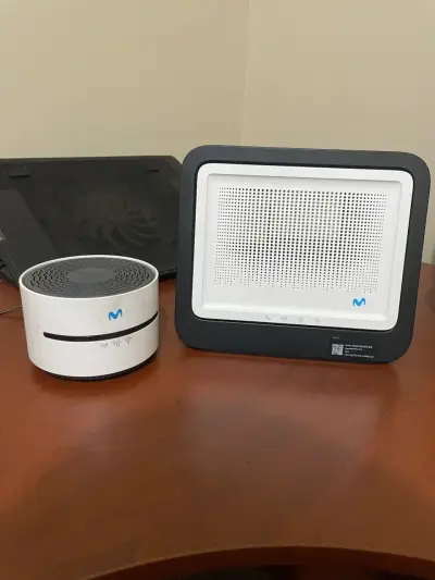 Router WiFi Movistar con base - miniatura 1