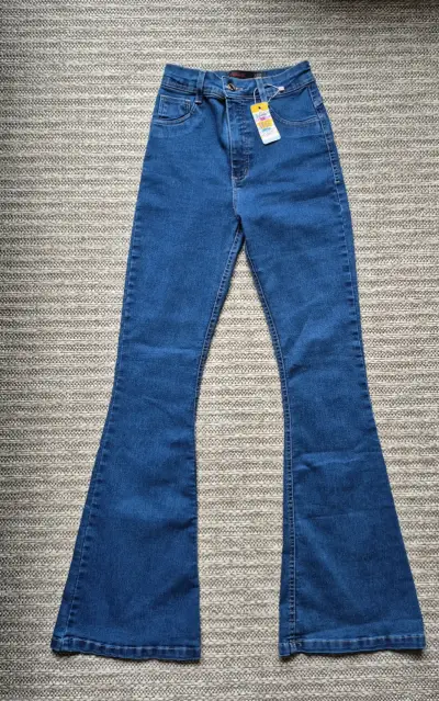 Jeans acampanados azules nuevos - miniatura 1