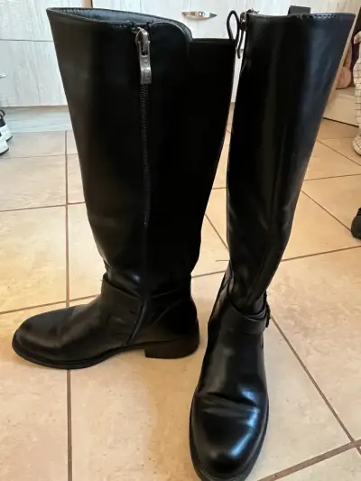 Botas negras de cuero altas - miniatura 2