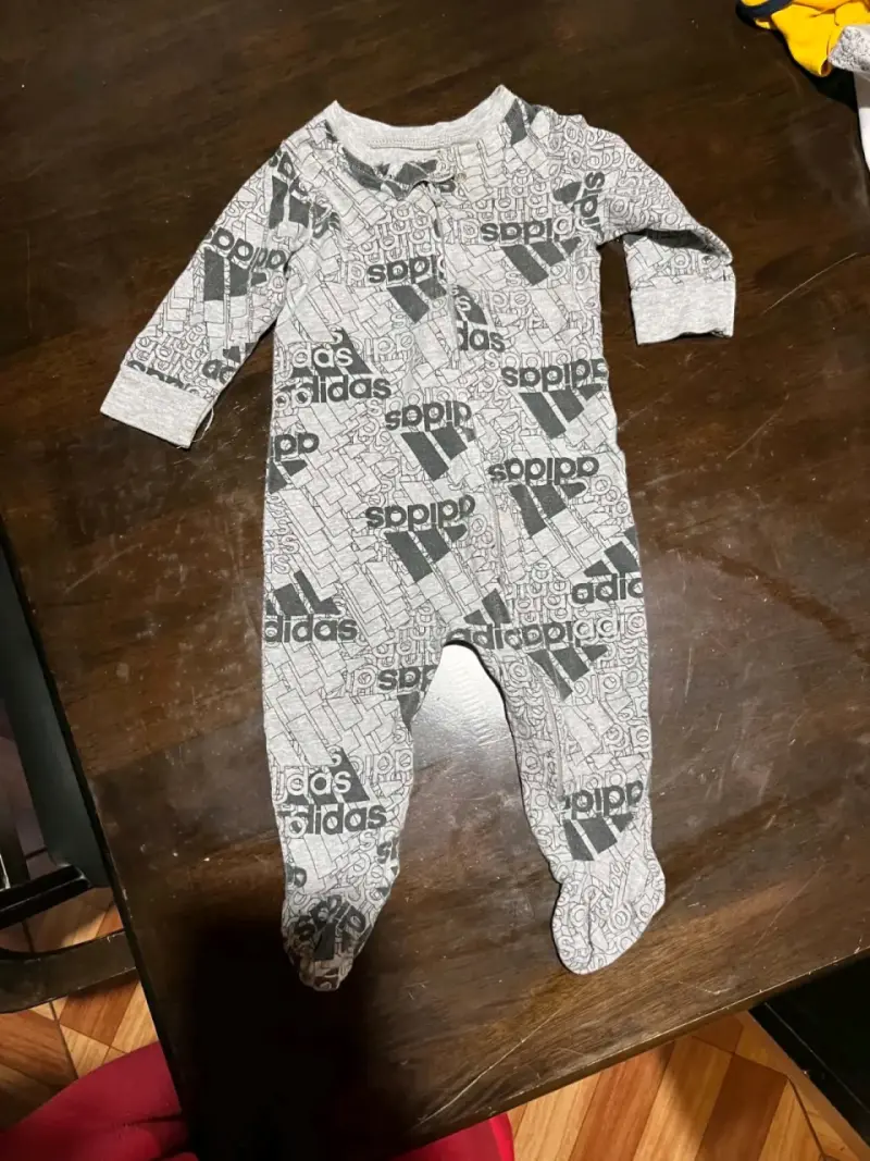 Pack de bodies Guess para bebé - 5