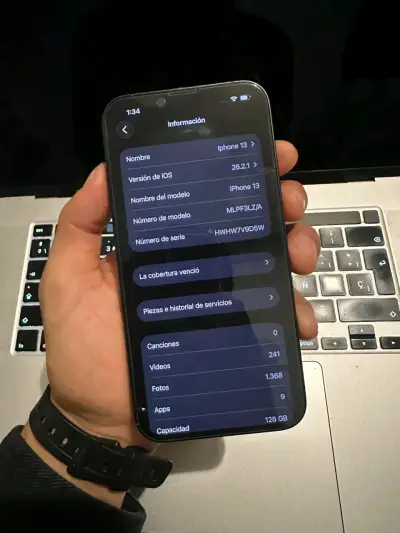 iPhone 13 azul con accesorios - miniatura 5