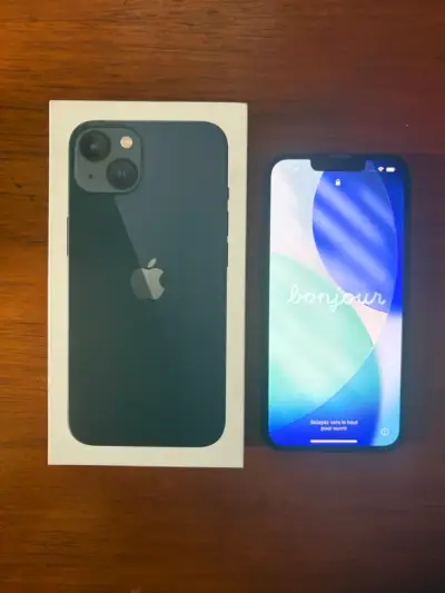 iPhone 13 en caja original - miniatura 1