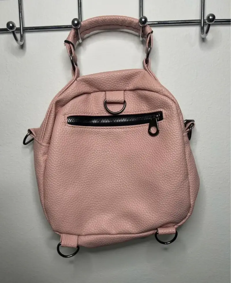 Mochila rosa con tachas - 2