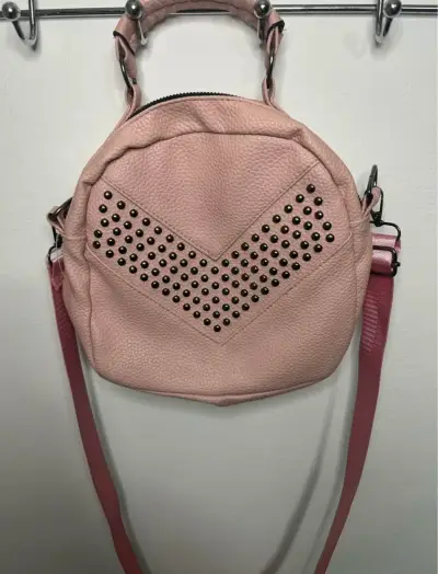 Mochila rosa con tachas - miniatura 3