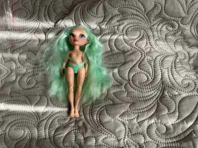 Muñecas con accesorios y ropa - miniatura 3