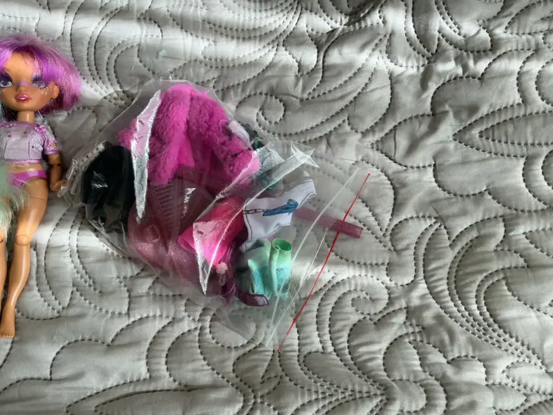 Muñecas con accesorios y ropa - 5