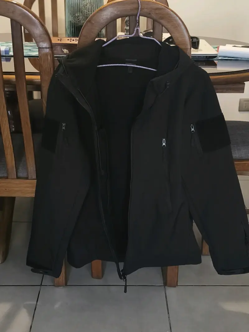 Chaqueta softshell negra con capucha - 3