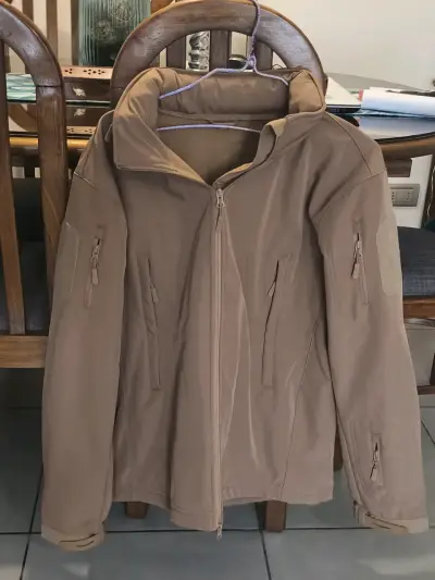 Chaqueta softshell beige con capucha - miniatura 1