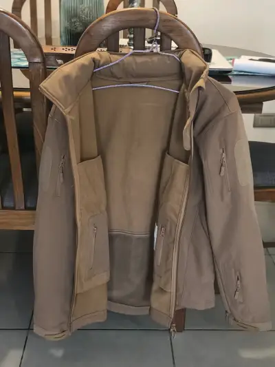 Chaqueta softshell beige con capucha - miniatura 3