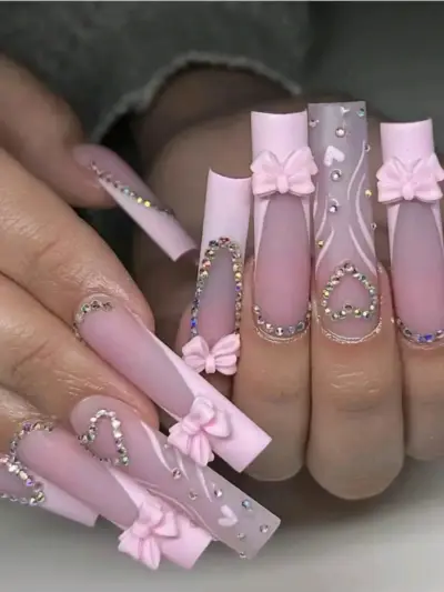 Uñas acrílicas decoradas 3D - miniatura 4